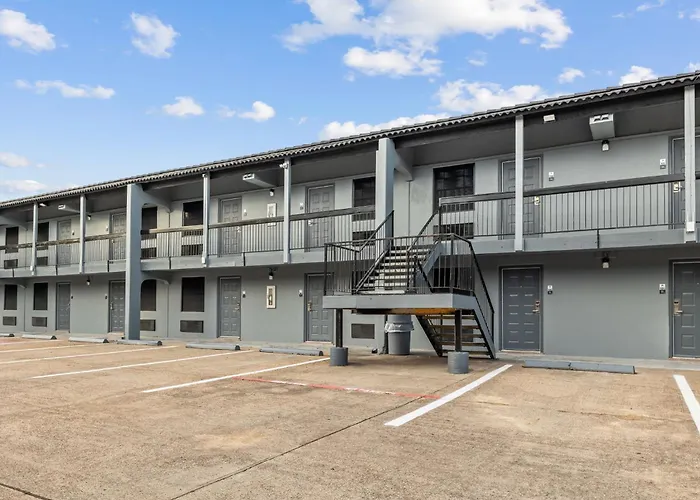 Days Inn & Suites By Wyndham Texas City - Galveston Area
