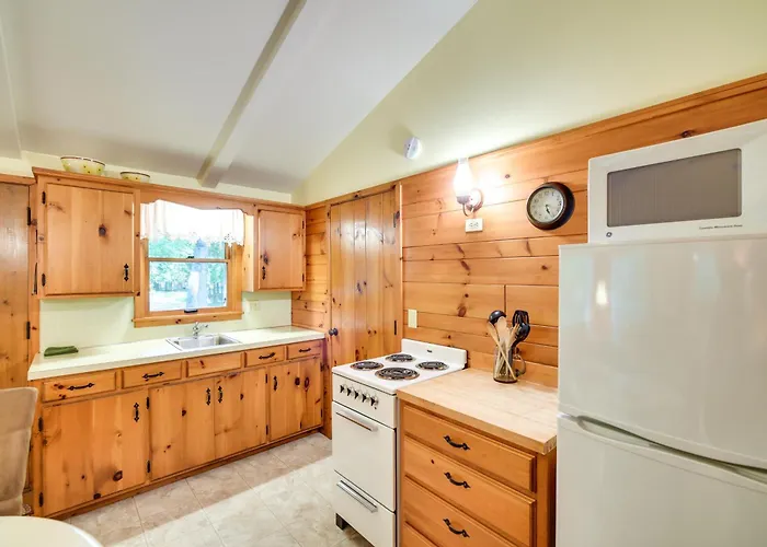'Pine Cottage' Duplex W/ Deck: Walk To State Park!