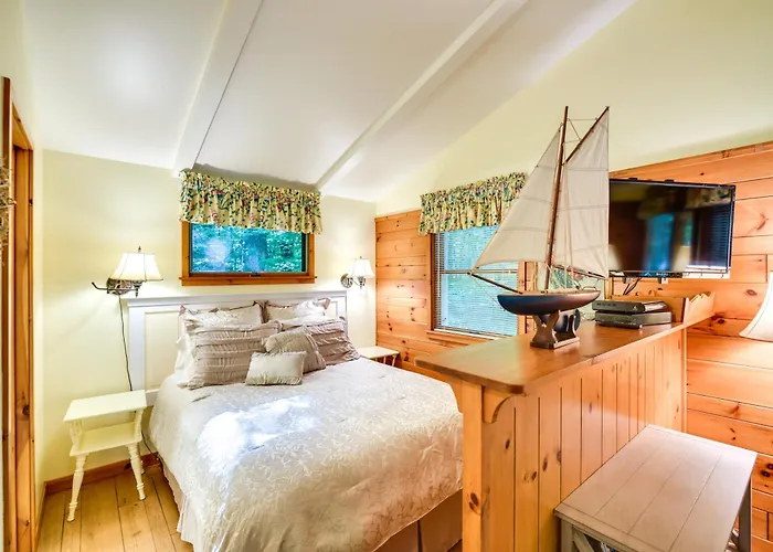 'Pine Cottage' Duplex W/ Deck: Walk To State Park!