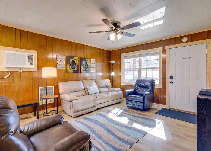 Pet-Friendly Cabin With Designated Boat Slip!