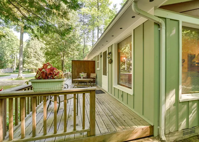 'Pine Cottage' Duplex W/ Deck: Walk To State Park!