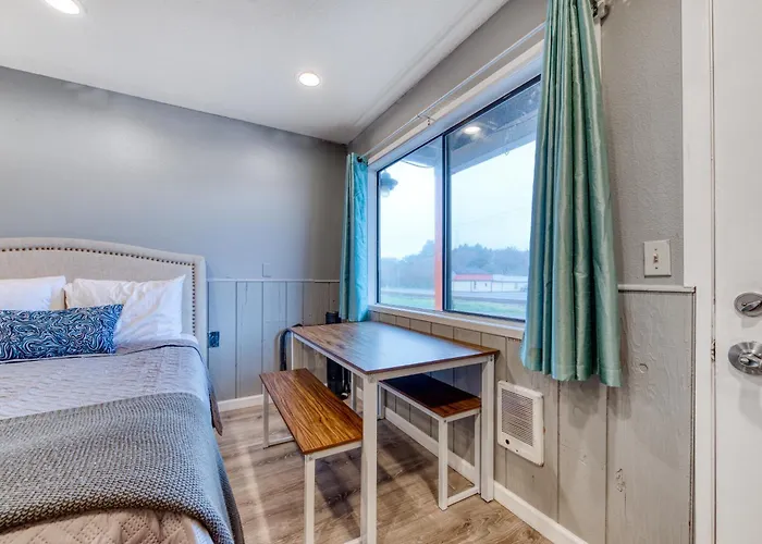 Sea Treasures Inn #104