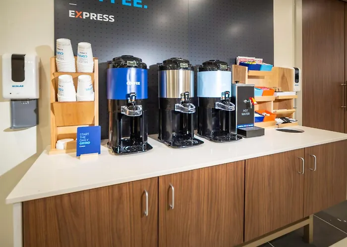 Holiday Inn Express & Suites - Fort Myers Airport By Ihg