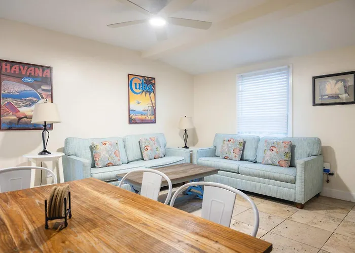 Sea Breeze -Great Location!