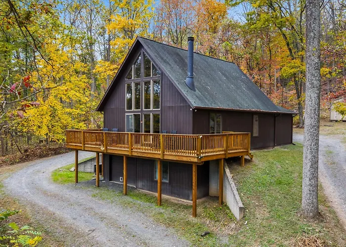 Sqyrls Nest - Hot Tub, Pet Friendly, Screen Porch, Grill, Wifi, Fire Pit, Deck, View, Family Friendly, Game Room, Shuffle Board, Wood Stove