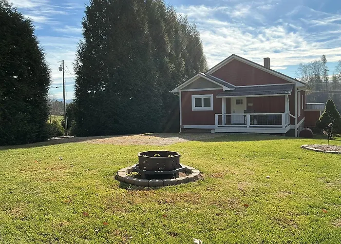 The Farmhouse At Wolfehaven