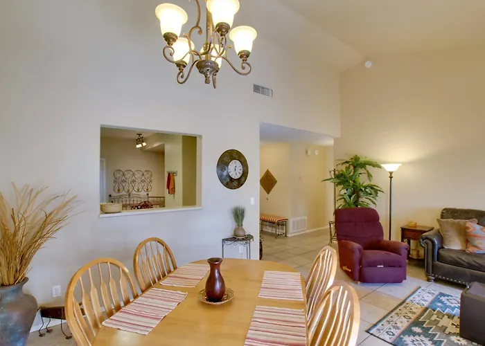 7 Mi To Mill Ave: Bbq-Ready Mesa Townhouse