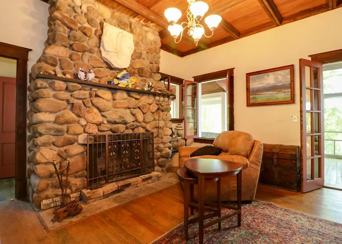 Island Cottage On Evans Lake: Boat Rental Required
