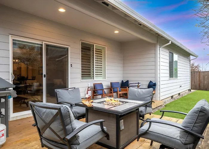 Family-Friendly Home Near Vineyards & Dtwn Newberg