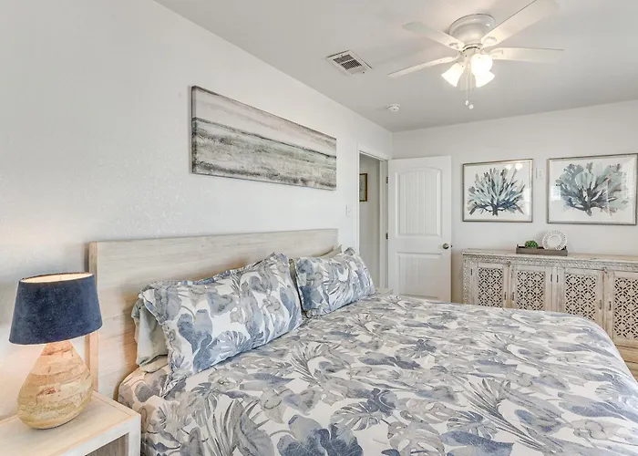1 Min Walk To Beach: A Surfside Beach Favorite!