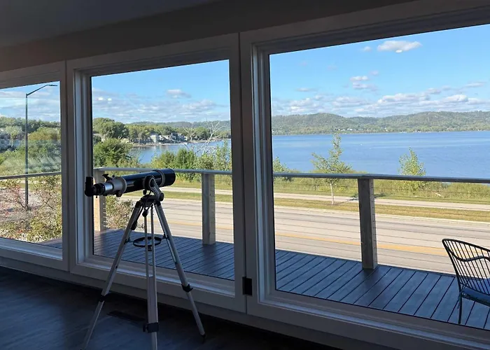 3 Bedroom Condo With Lake Pepin Views With Access To Shared Outdoor Pool