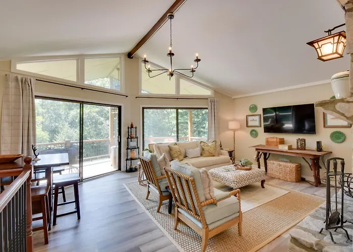Stunning Dillard Home W/ Yard In Sky Valley!