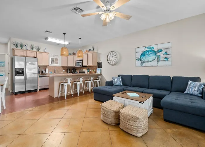 Sunny Townhome W/ Pool Access ~ 1 Mi To Beach