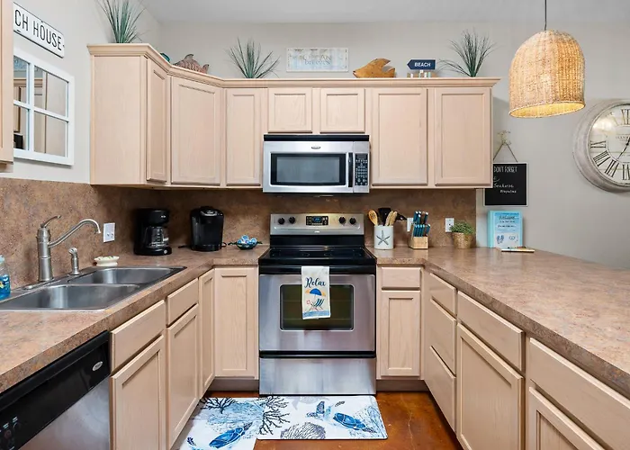 Sunny Townhome W/ Pool Access ~ 1 Mi To Beach