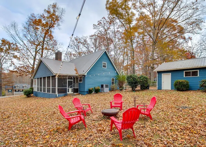 2 Mi To Tims Ford Lake! Cozy Cottage W/ Fireplace