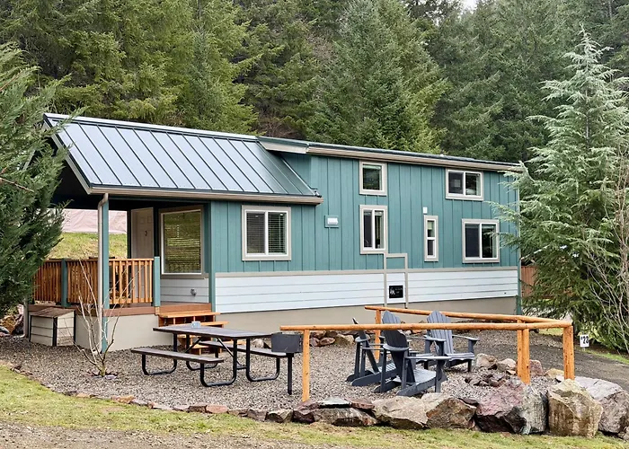 Umpqua'S Last Resort - Wilderness Cabins, Rv Park & Glamping