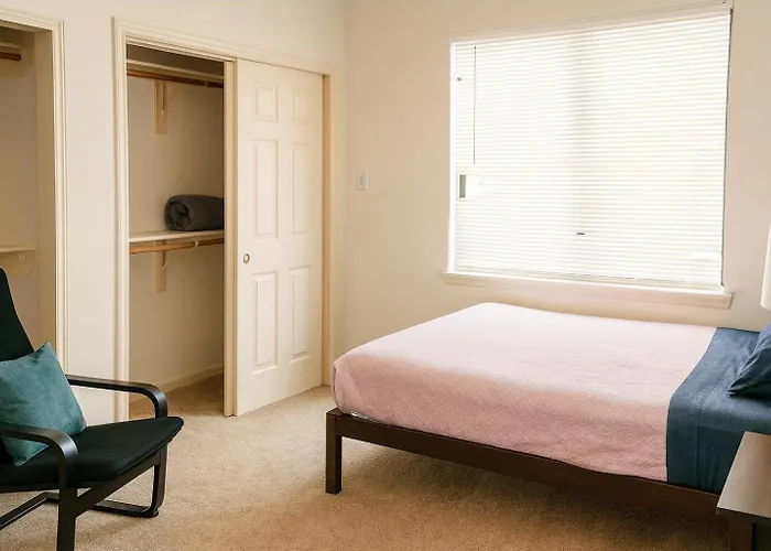 Private Room Near Downtown, Great Value