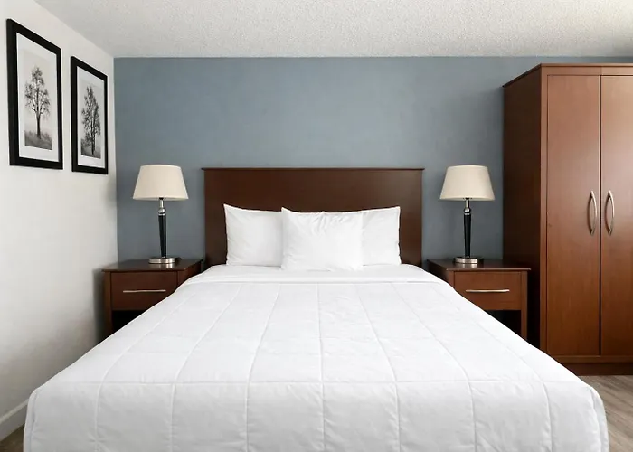 Hotel 8