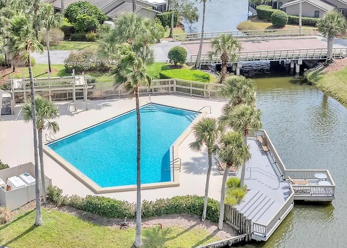 Seaclusion - Spacious Condo W Lanai & Pool