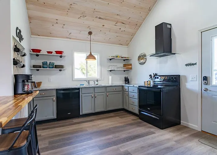 Walk To Lake Erie Renovated 2Br Huron Home Near Cedar Point & Kalahari