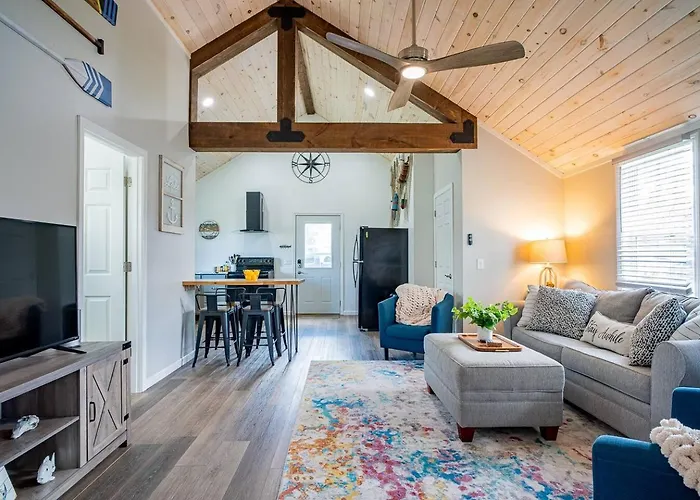 Walk To Lake Erie Renovated 2Br Huron Home Near Cedar Point & Kalahari