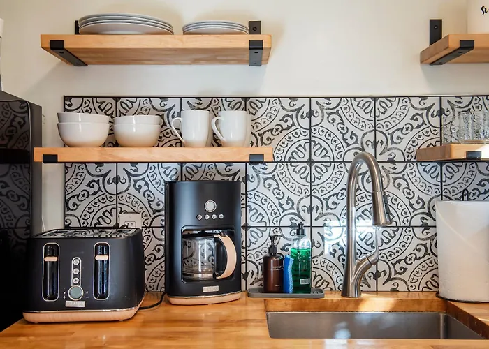 Casa Blanca Suite A1 - New, Private, Cozy!