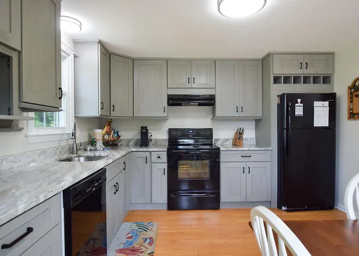 Stylish Home Dog Friendly Close To Beach