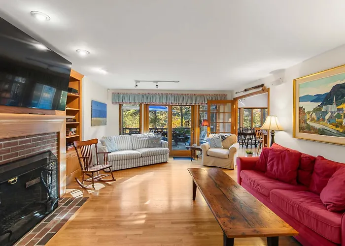 Spacious Home With Direct Pond Access!