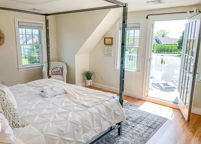 Spacious Game Room Close To Nauset Beach