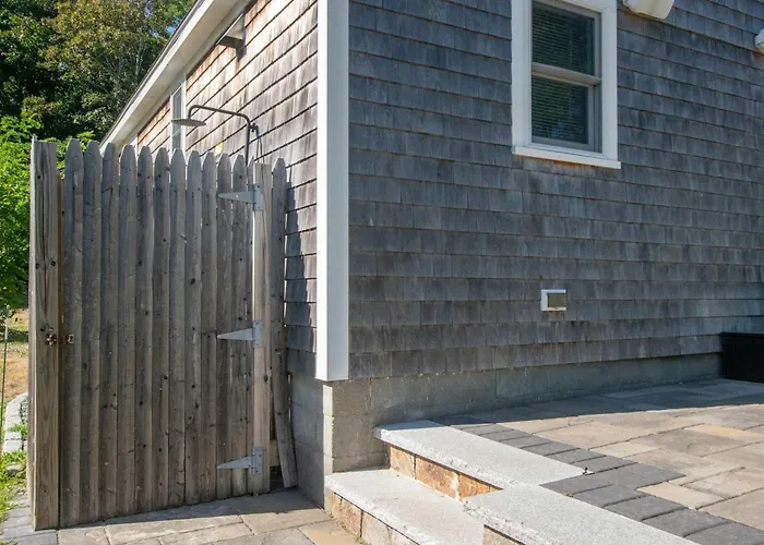 Newly Renovated Cottage On Town Cove