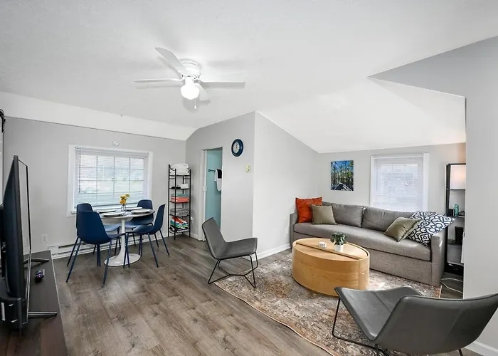Recharge & Reconnect Vermilion Cottage, Beach 5 Min, Cedar Point 30 Min