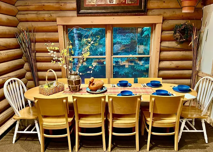 Private Forest Lodge Near Silverwood Theme Park - Sleeps 10