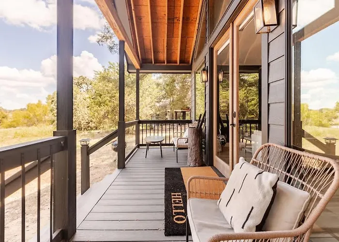 Relaxing Modern Stay On A Ranch