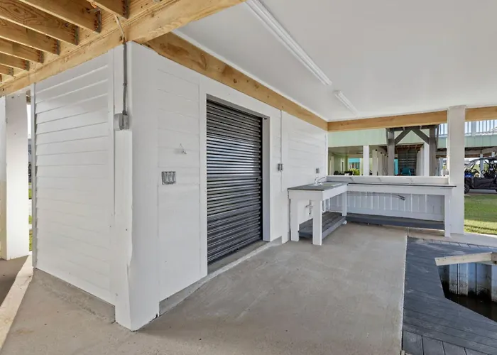 Bring Your Boat! Lake Charles Home W/ Dock & Lift