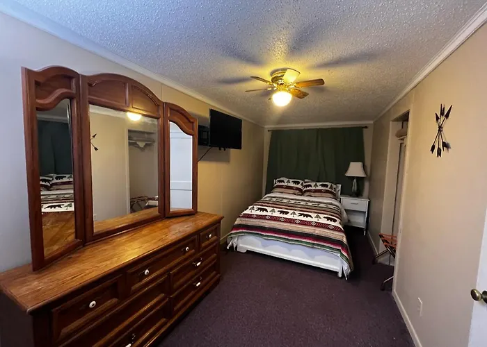 Whetstone Bay Lodge
