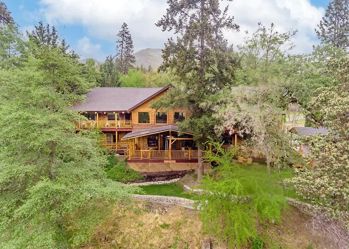 The Lindsay Lodge