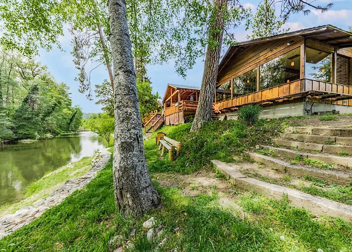 The Lindsay Lodge