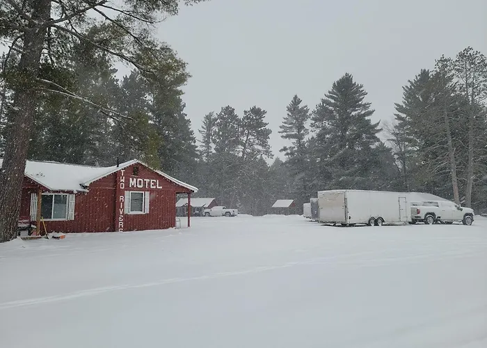 Two Rivers Motel And Cabins Of Kenton, Mi