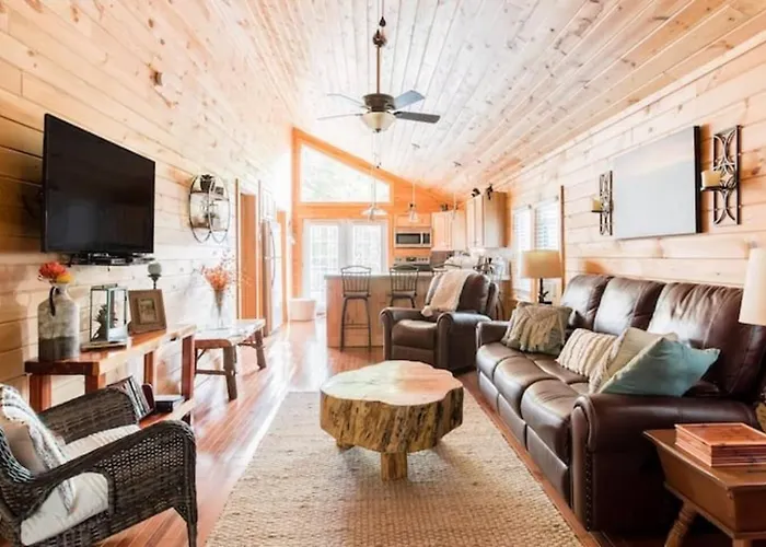 Romantic Chalet W/ Hot Tub Close To Roan Mountain