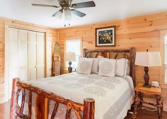 Romantic Chalet W/ Hot Tub Close To Roan Mountain