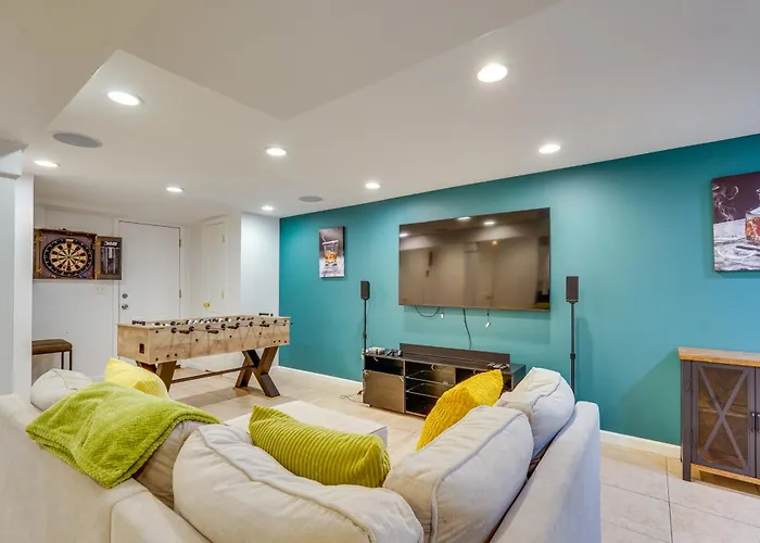 Snow Days & City Escapes: Spacious Ossining Home