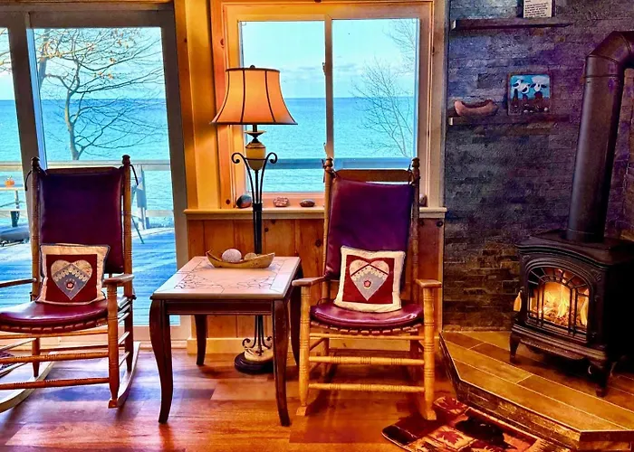 Lakefront Oak Cottage Hot Tub & Fire Pit