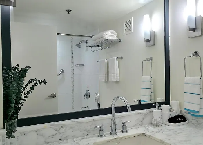 Ocean View Room At Ala Moana Hotel- Fees Include