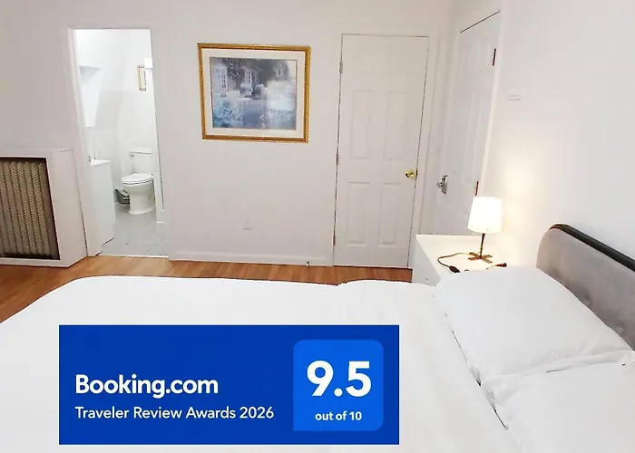 King-Bed Room With Private Bath -Free Wifi-- New London-Mystic