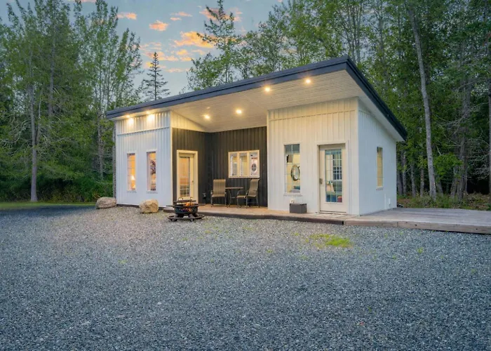 Secluded Bungalow Near Acadia And Bar Harbor -Private- Pet Friendly