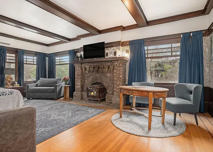 Oak Suite