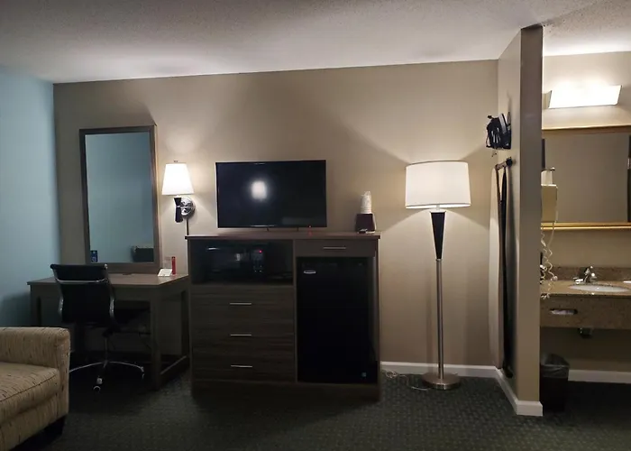 River Hill Inn & Suites