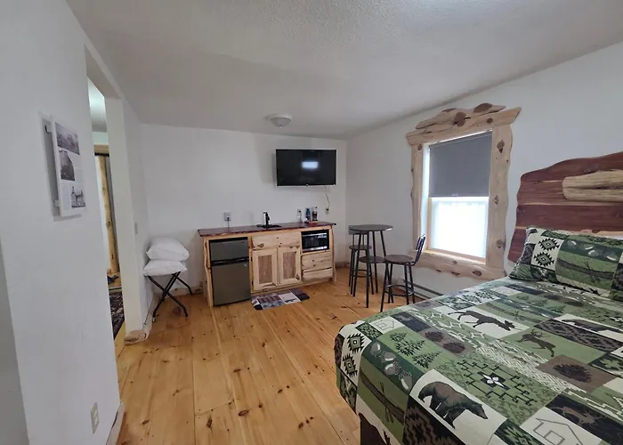 Gateway Inn And Suites Llc