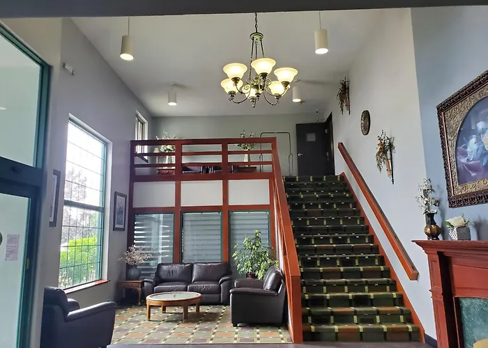 River Hill Inn & Suites