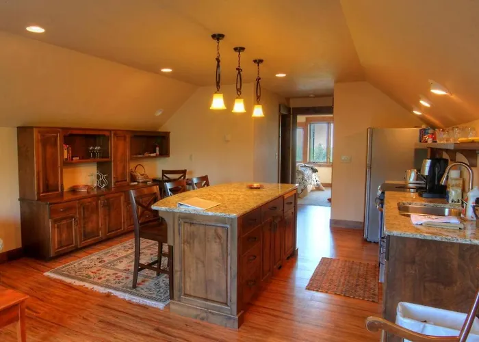 Deluxe Getaway Rental In A Mountain Cabin Near Lake Mcdonald, Montana